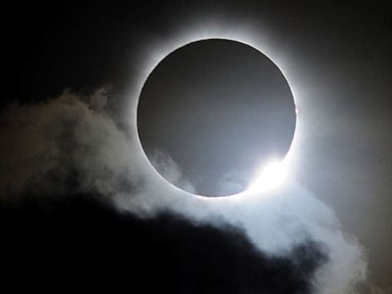 En Superciencia conversamos sobre el eclipse con los astrónomos Juan Carlos Beamin y Gaspar Galaz