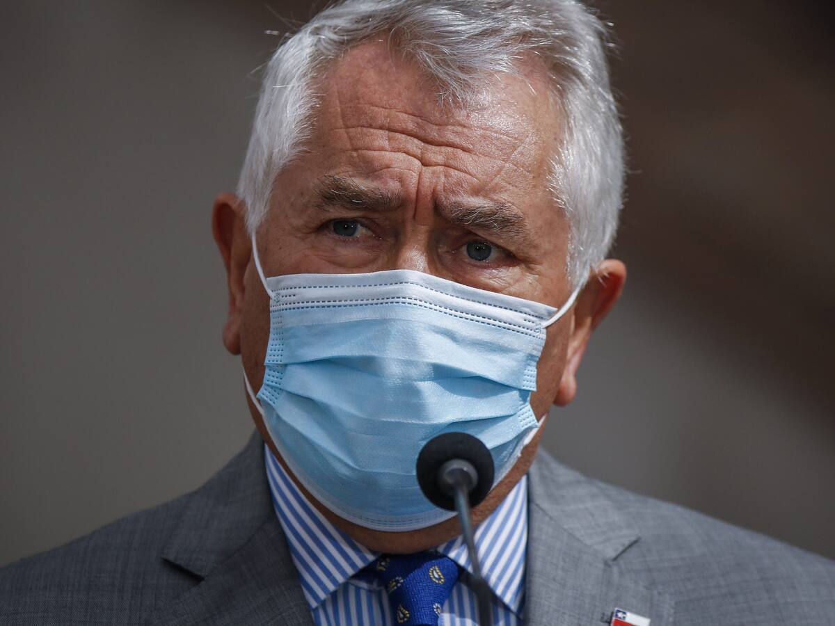 Ministro Paris reconoció alta ocupación de camas críticas en el país, aunque para casos por coronavirus «el promedio es de 56%»