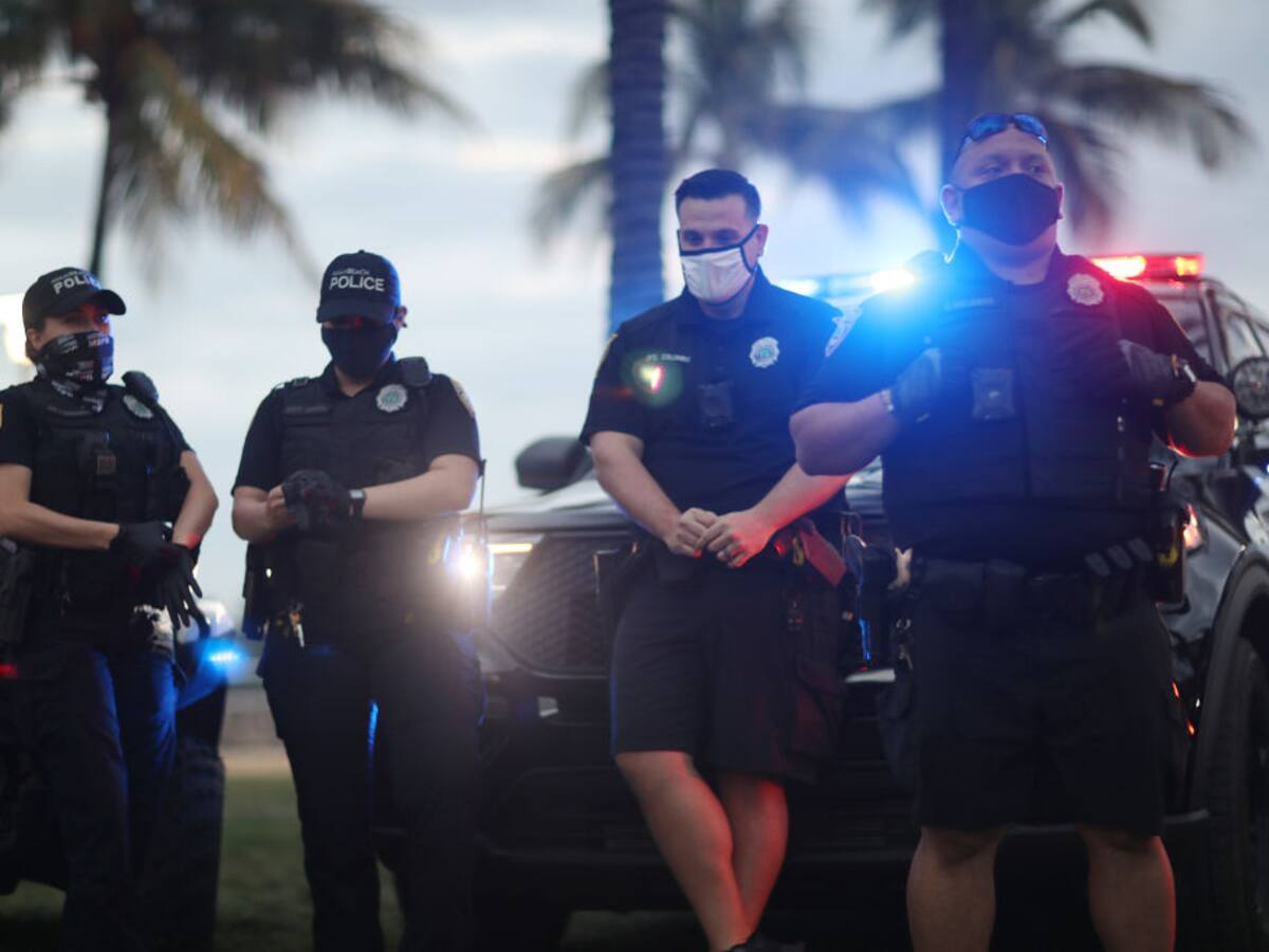 Miami impuso toque de queda y cierre de puentes por caos en vacaciones en la pandemia