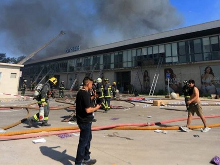 Cinco personas fallecieron en incendio de bodega de Renca