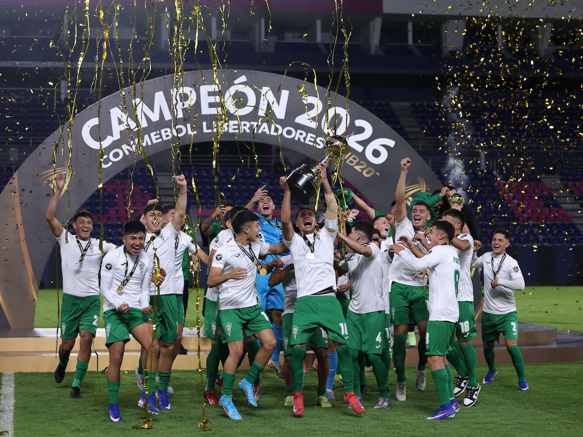 El microbusero homenaje al plantel de Santiago Wanderers de la Copa Libertadores Sub 20