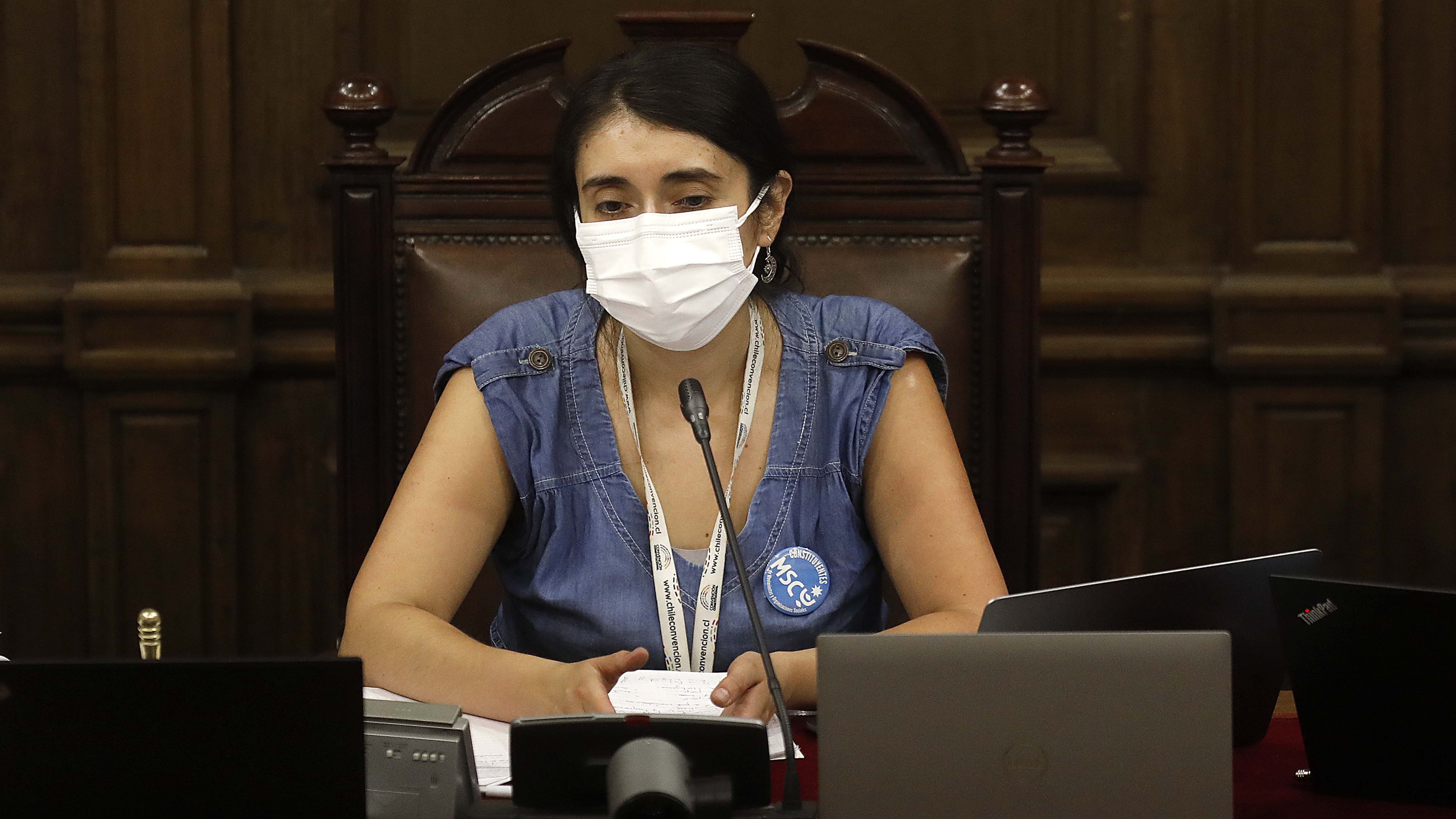 06 de Enero de 2022/SANTIAGOLa Presidenta de la Convencin,Maria Elisa Quinteros y el Vicepresidente,Gaspar Dominguez,durante la primera seccin del pleno N¼48 que se lleva acabo en el ex Congreso de Santiago.
FOTO :CRISTOBAL ESCOBAR /AGENCIAUNO