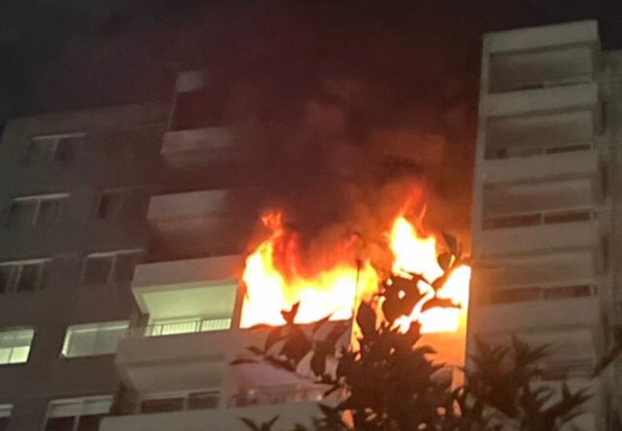 Violento incendio en piso 14 de edificio en La Florida