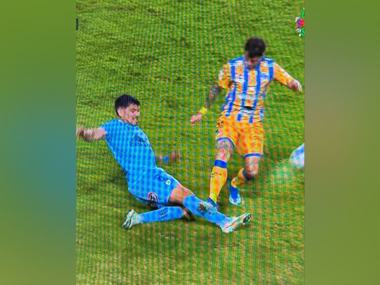 ¡Ni roja, ni VAR! Así quedó la pierna a Luis Casanova tras brutal planchazo en derrota de Deportes Iquique