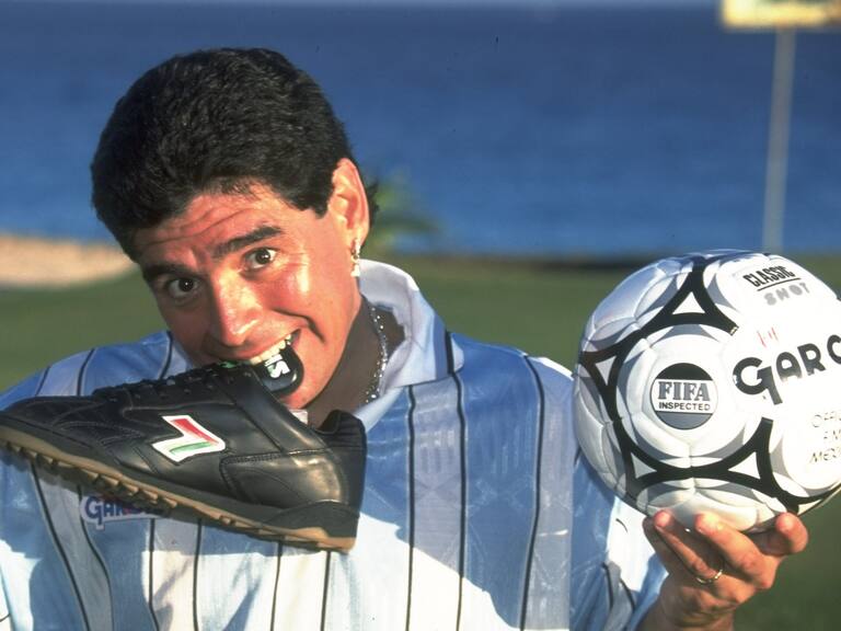 «Pelusa» del pueblo: Fútbol y polémicas de Diego Armando Maradona en su histórica trayectoria