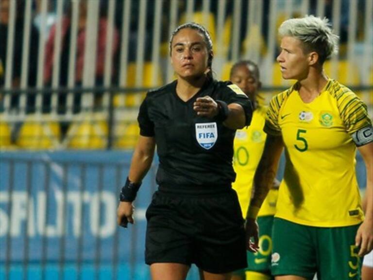 Belén Carvajal, será la primera mujer en arbitrar un partido de fútbol profesional chileno masculino