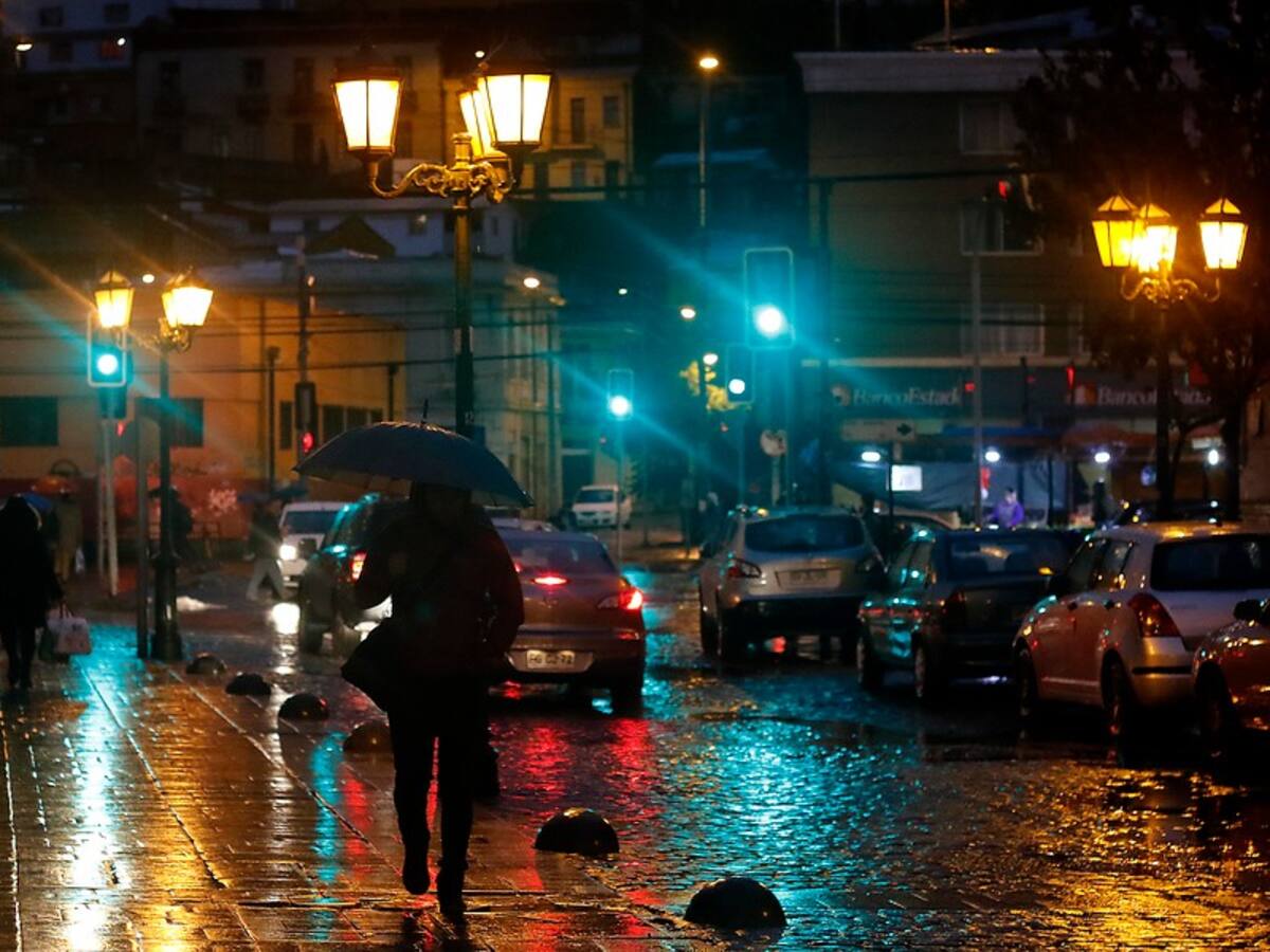 Inesperada lluvia sorprendió a vecinos de Iquique y Alto Hospicio