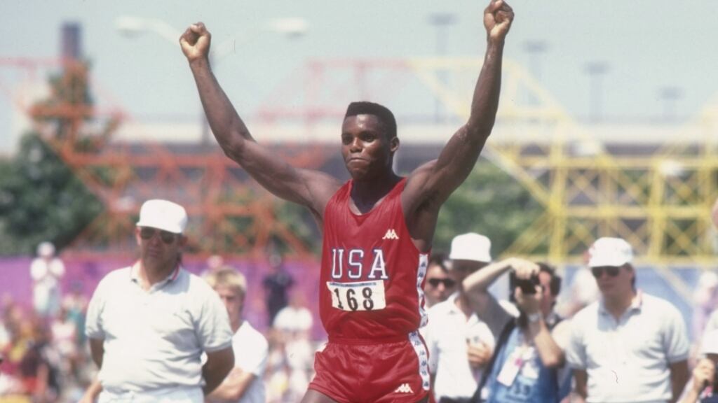 Carl Lewis es parte de los invitados de honor en Santiago 2023