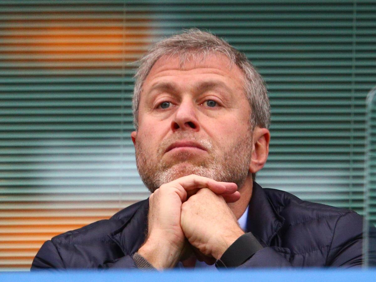 Reino Unido impone duras sanciones para el dueño del Chelsea por su vínculo con Putin y frena la venta del club inglés
