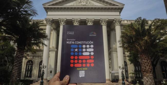 Polémica por versión final del texto constitucional que entregarán al Presidente Boric
