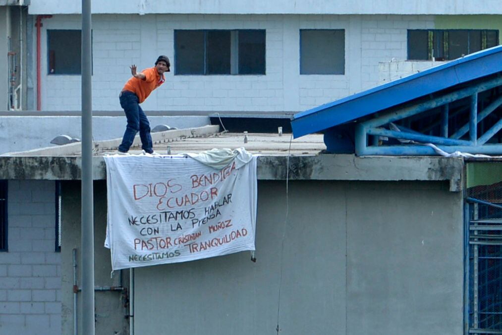 Un prisionero busca escapar de una cárcel de Ecuador