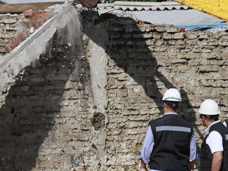 Comenzó destrucción del polémico muro en la población La Legua Emergencia