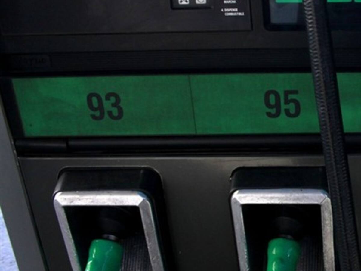 Baja la gasolina de 97 octanos y el gas licuado y aumenta el precio de los otros combustibles