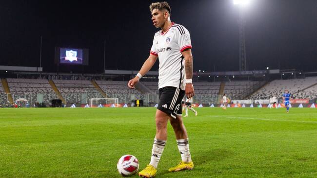 El peculiar cuestionamiento del juez de línea a Carlos Palacios durante el Colo Colo-Audax