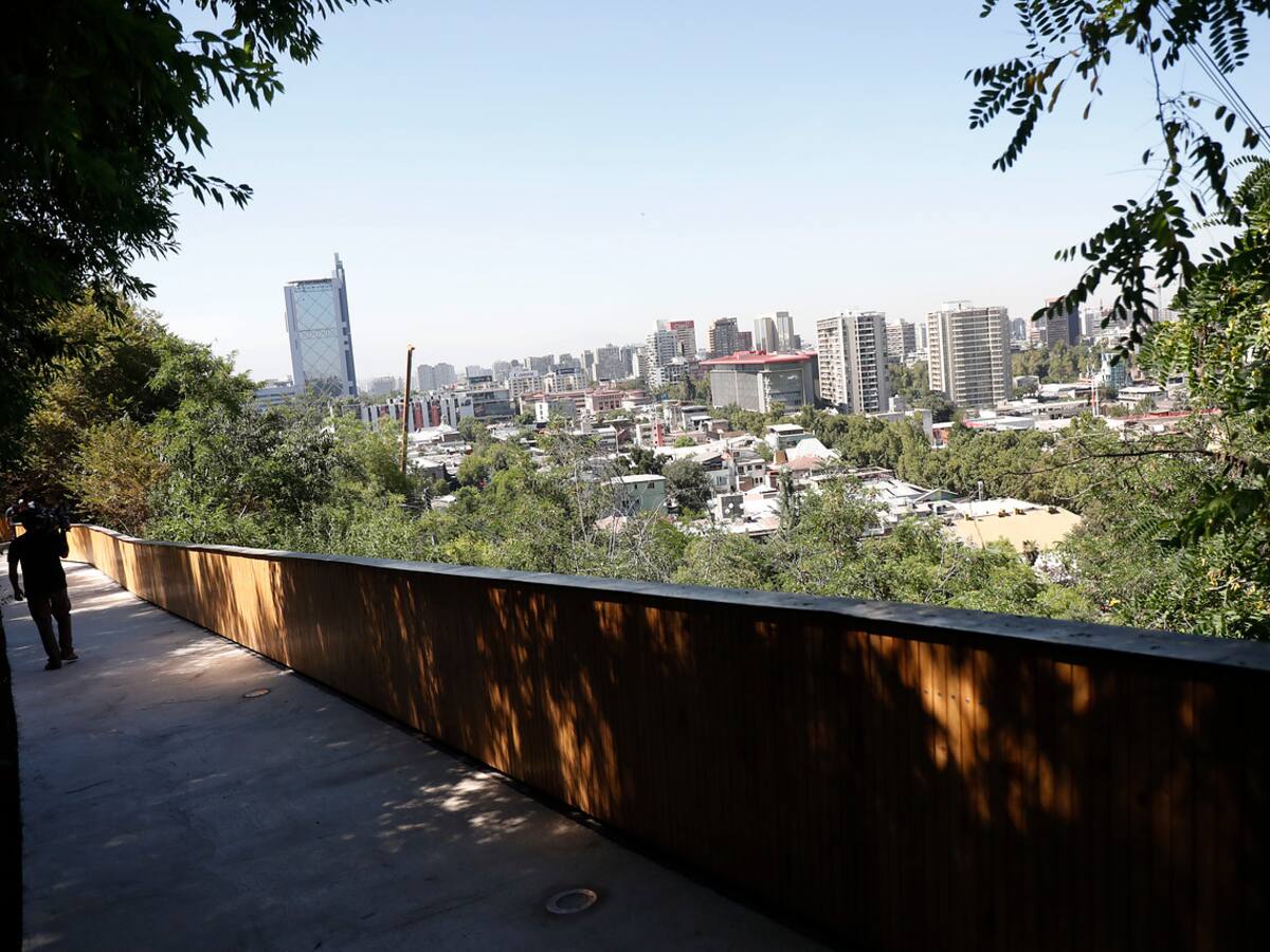 Gobierno interpuso denuncia por fiestas clandestinas en el Cerro Parque de Huechuraba en pleno toque de queda