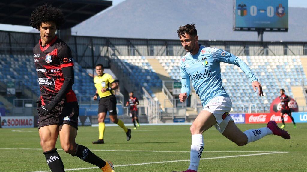 30 DE AGOSTO DE 2020/RANCAGUAEduard Bello (i), durante el partido valido por el Campeonato Nacional AFP PlanVital 2020, entre Coquimbo Unido y Huachipato, diputado en el Estadio Francisco Sanchez Rumoroso, en la reanudacion del futbol chileno en medio de la pandemia por el Coronavirus.
FOTO: MIGUEL ZAMORA/COMUNICACIONES DEPORTES ANTOFAGASTA/AGENCIAUNO