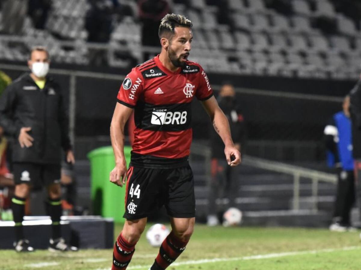 Mauricio Isla fue expulsado en victoria de Flamengo ante Gremio por la Copa de Brasil