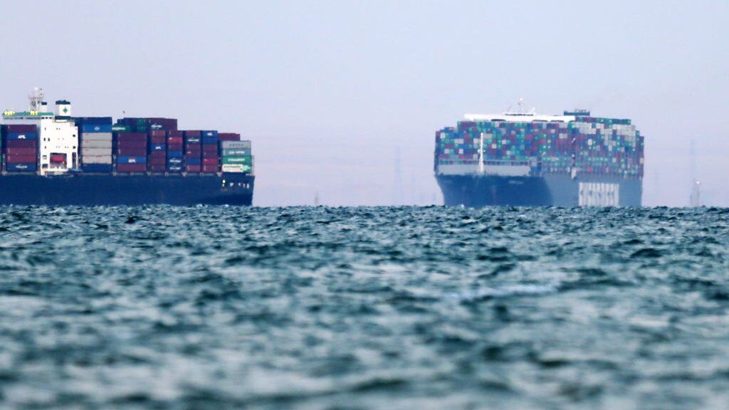 El Ever Given navega tras salir del canal de Suez