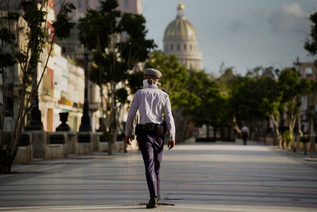 La policía custodia las calles cubanas