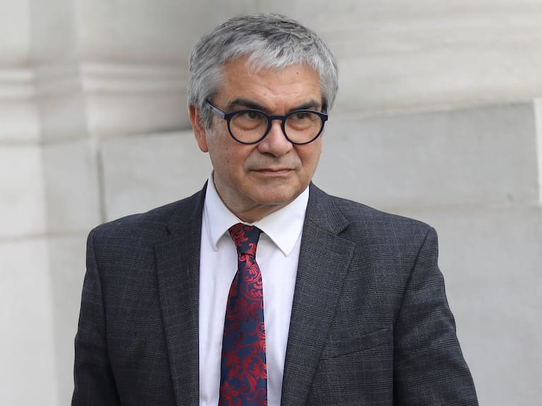 Remezón en La Moneda: Mario Marcel renuncia al Ministerio de Hacienda