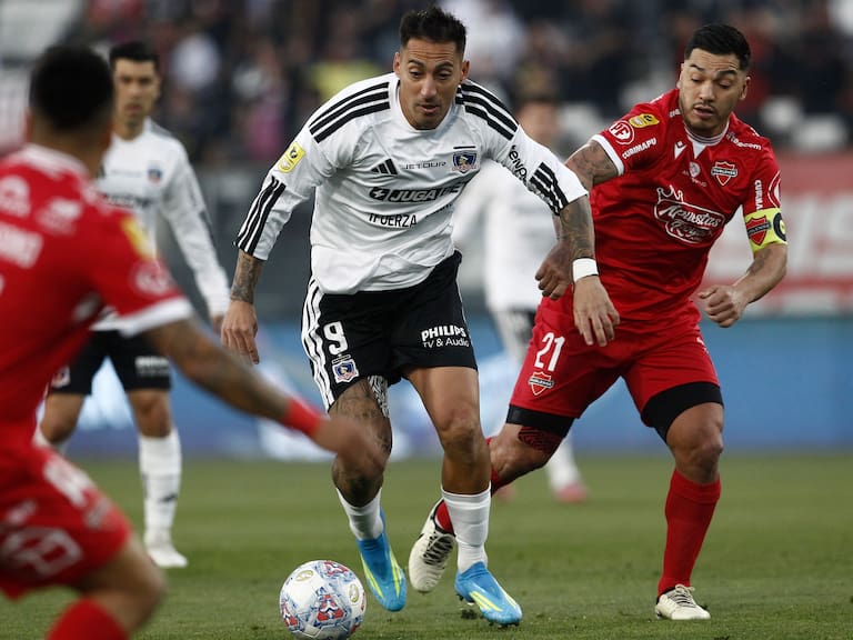 Colo Colo golea a Ñublense y se afianza como líder de la Liga de Primera
