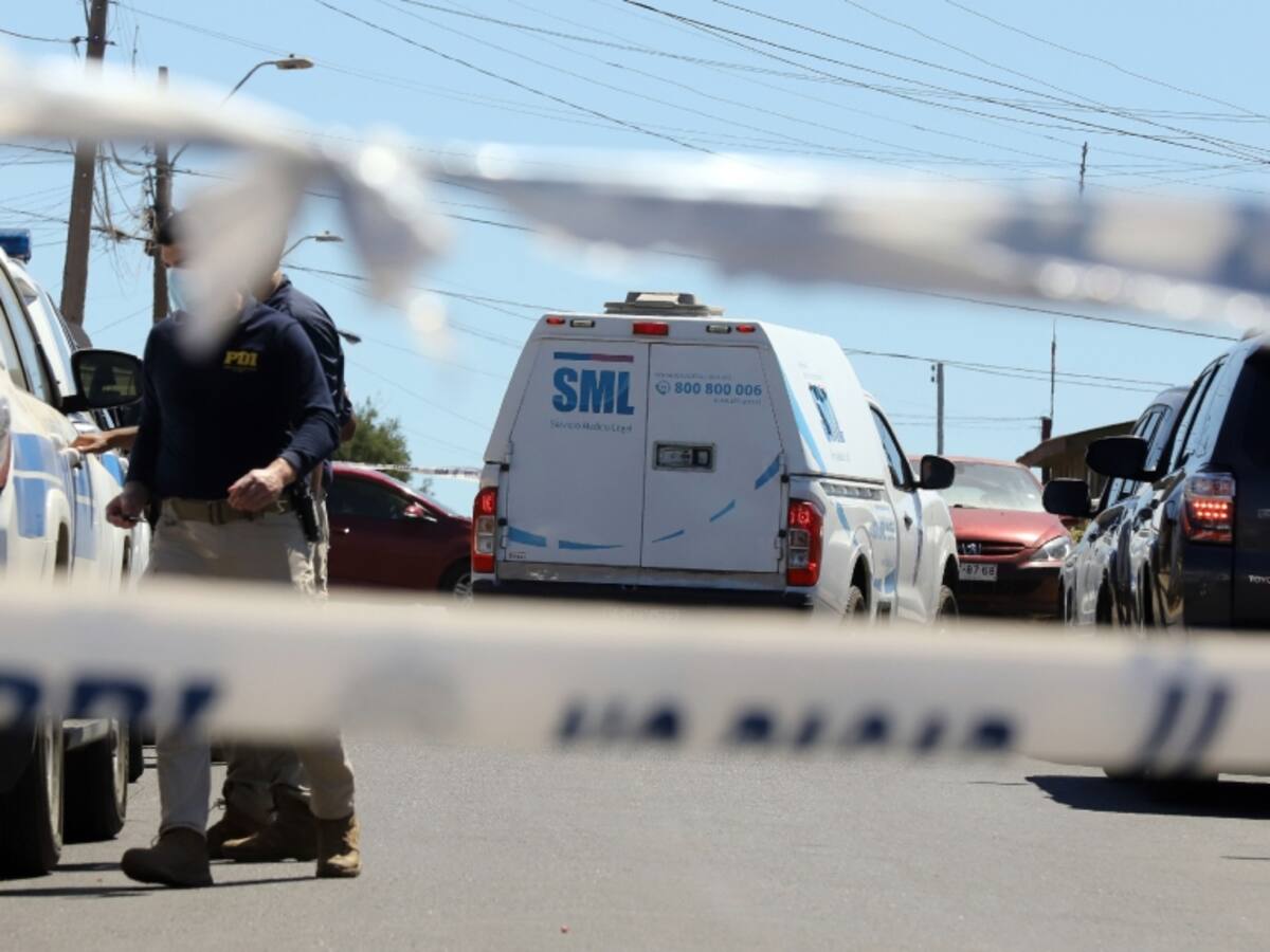 Encuentran a comerciante muerto al interior de su camioneta en un servicentro del Maule