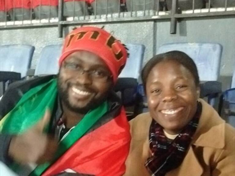 El hincha de la Universidad Católica de origen mozambiqueño