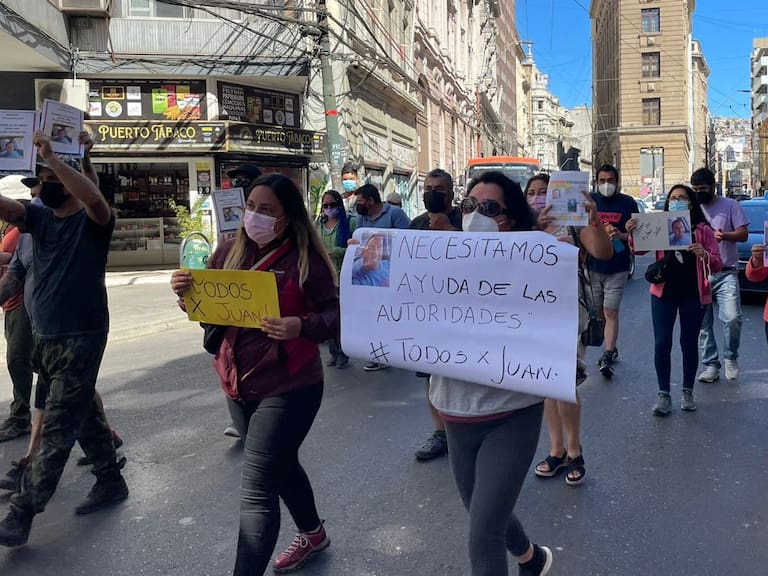 Colectivero desaparecido: Familiares y amigos marcharon en Valparaíso para exigir ayuda del Gobierno en la búsqueda