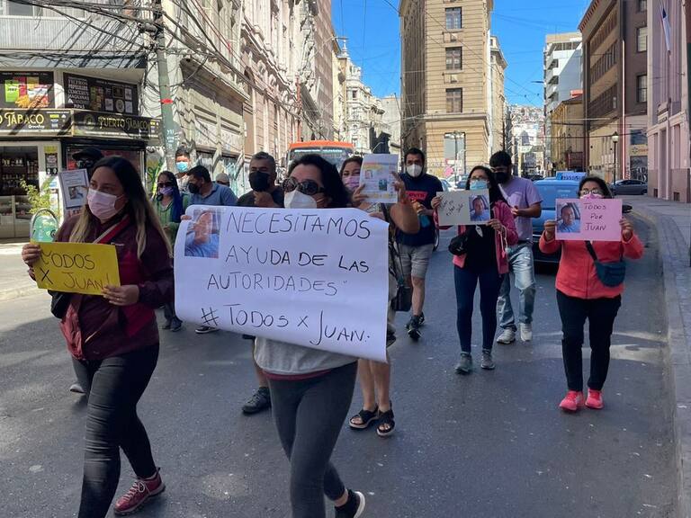 Colectivero desaparecido: Familiares y amigos marcharon en Valparaíso para exigir ayuda del Gobierno en la búsqueda