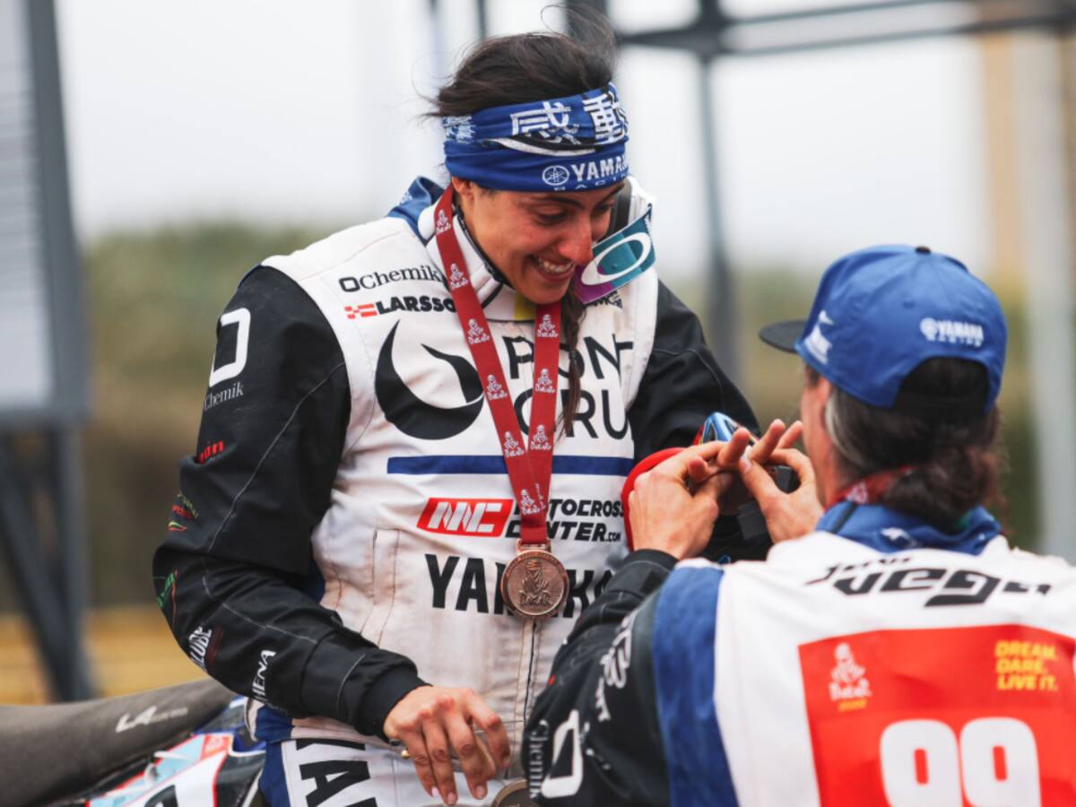 Jornada especial en el Rally Dakar 2022: Piloto español le pidió matrimonio a su compañera de equipo en el podio final