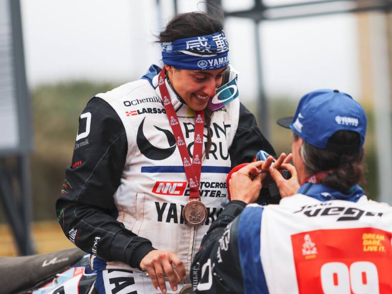 Jornada especial en el Rally Dakar 2022: Piloto español le pidió matrimonio a su compañera de equipo en el podio final