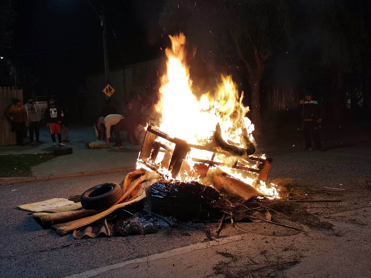 Barricadas y ataques a comisarías se registraron en la RM tras ingreso de requerimiento al TC
