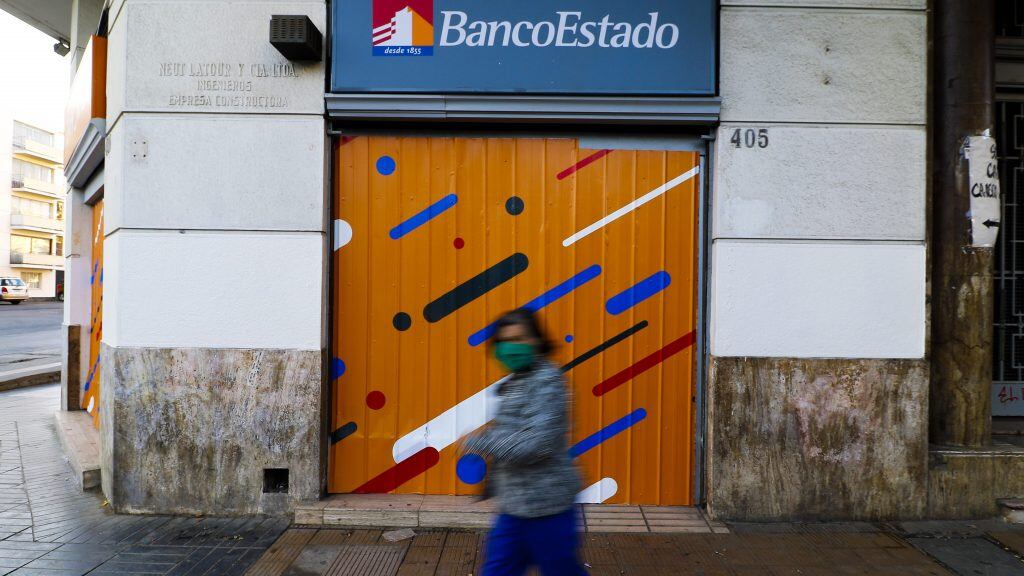BancoEstado llamó a no asistir a sus sucursales este lunes