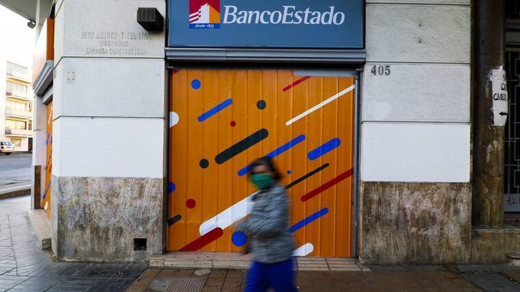 BancoEstado llamó a no asistir a sus sucursales este lunes