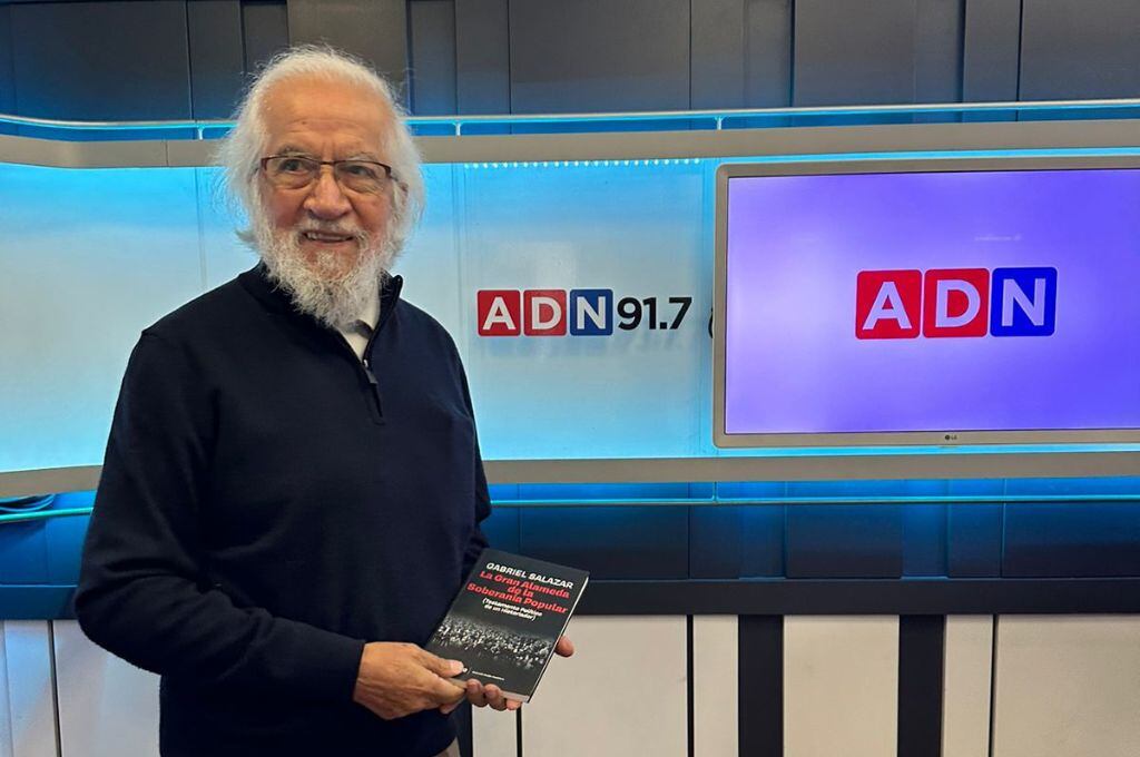 Gabriel Salazar y su crítica al proceso constituyente: "La ciudadanía debería reaccionar y rechazar todo"