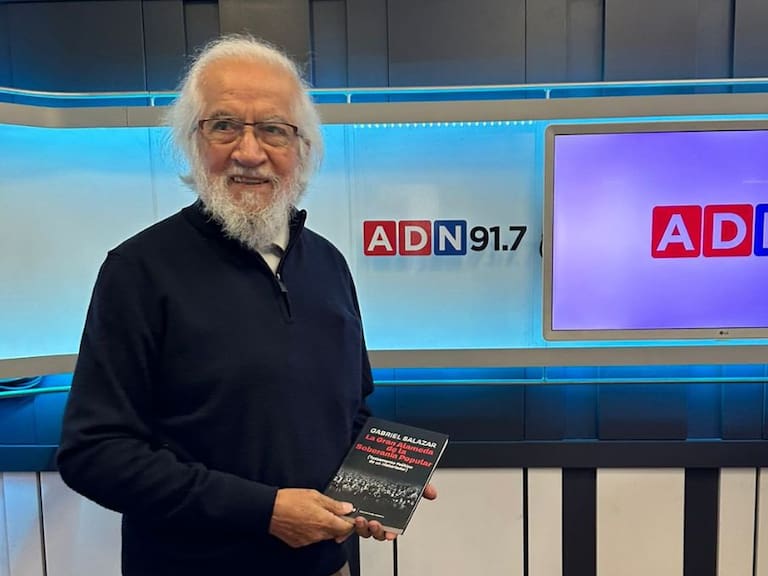 Gabriel Salazar y su crítica al proceso constituyente: "La ciudadanía debería reaccionar y rechazar todo"