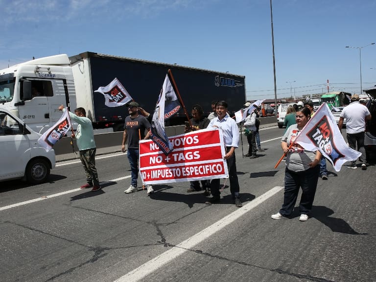 No + TAG: automovilistas desbloquean ruta en Autopista Vespucio Sur
