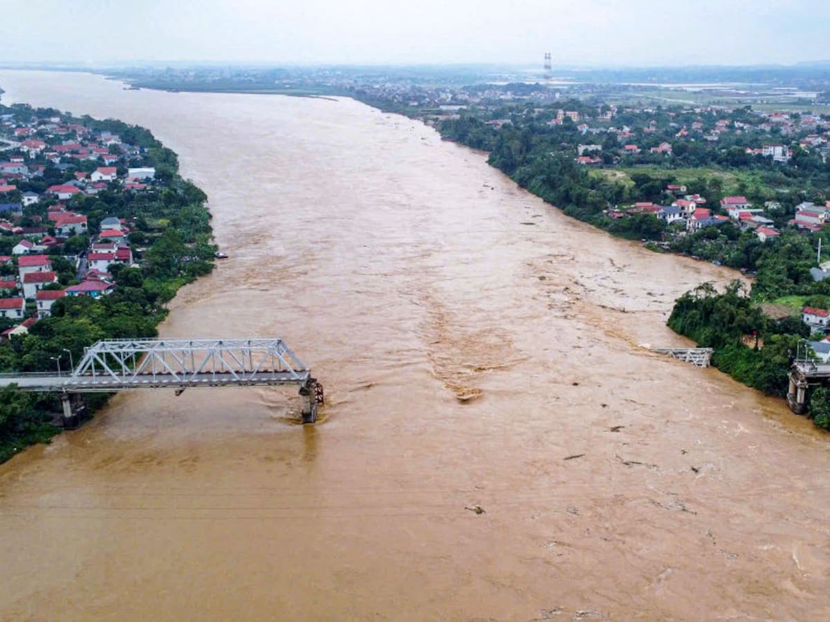 Muertos se elevan a 141 tras el avance del supertifón Yagi por Vietnam