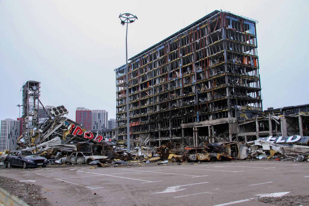 La destrucción que dejan los ataques sobre la ciudad de Kiev