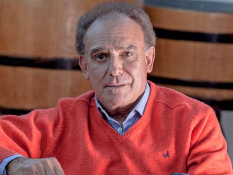 Dan de alta a César Antonio Santis: estaba hospitalizado desde mayo