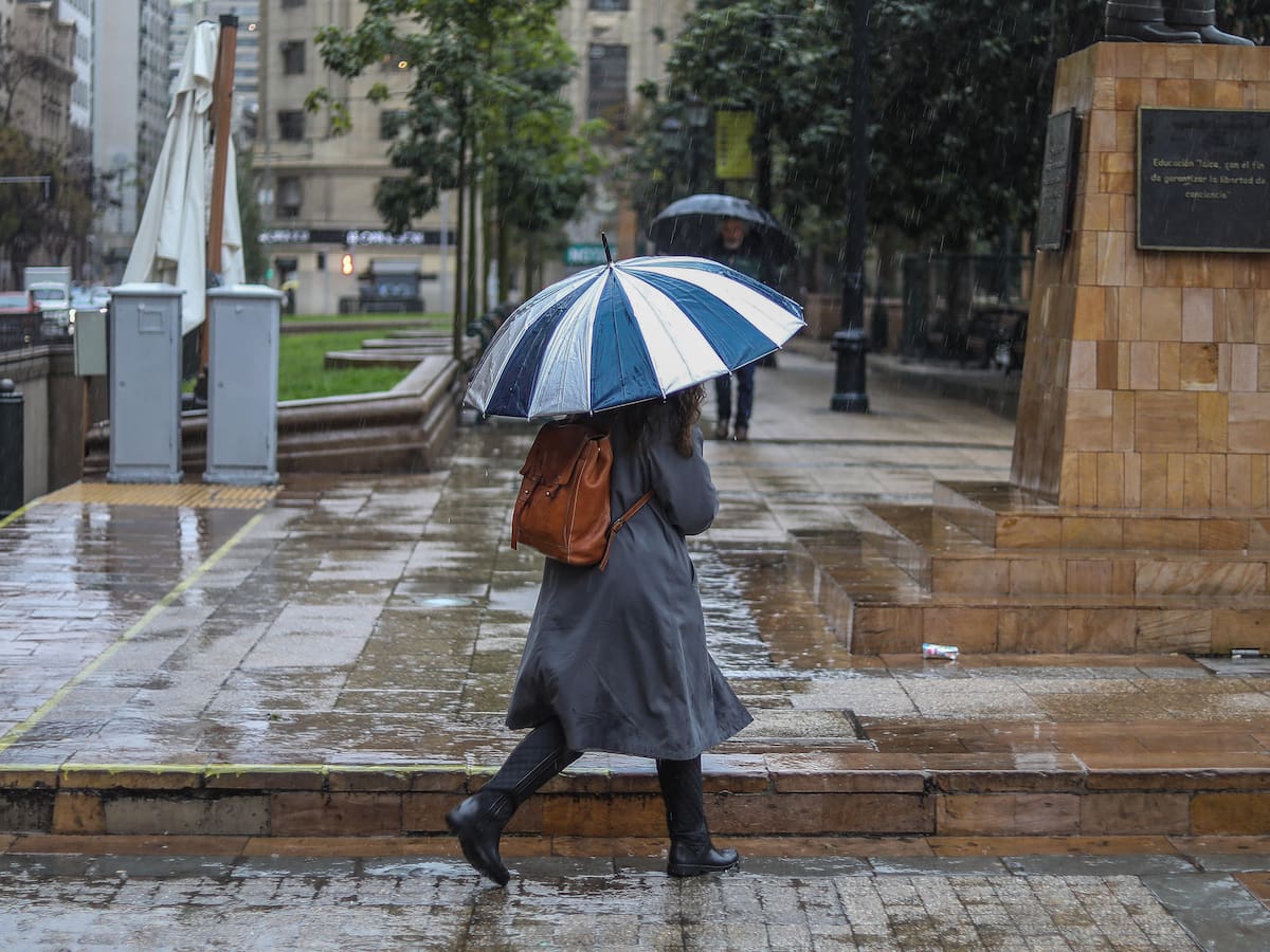 ¿A qué hora llueve en Santiago el viernes? Esto dice el pronóstico del tiempo para la región Metropolitana