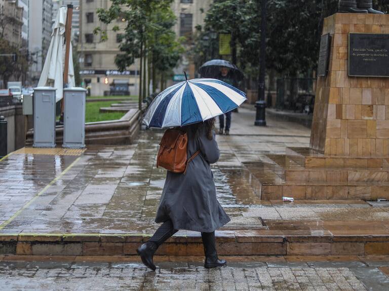 ¿A qué hora llueve en Santiago el viernes? Esto dice el pronóstico del tiempo para la región Metropolitana