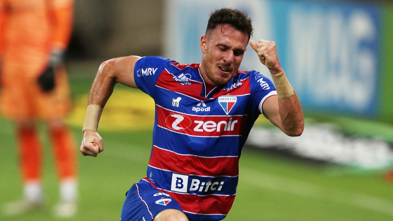 Ángelo Henríquez con Fortaleza