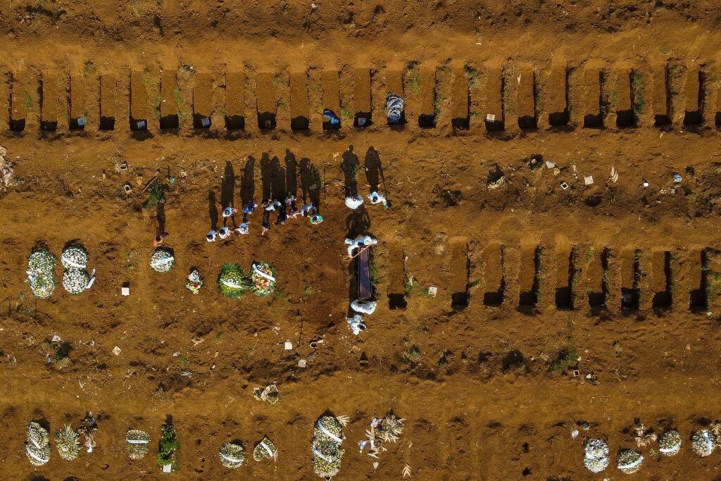 Un funeral por el coronavirus en el cementerio Vila Formosa de Sao Paulo