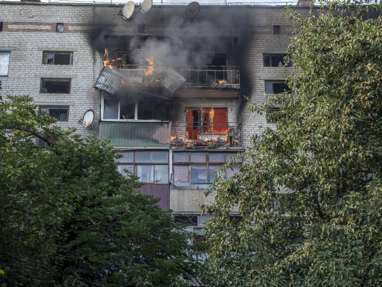 Misil impacta a un edificio en Siversk en plena guerra en Ucrania