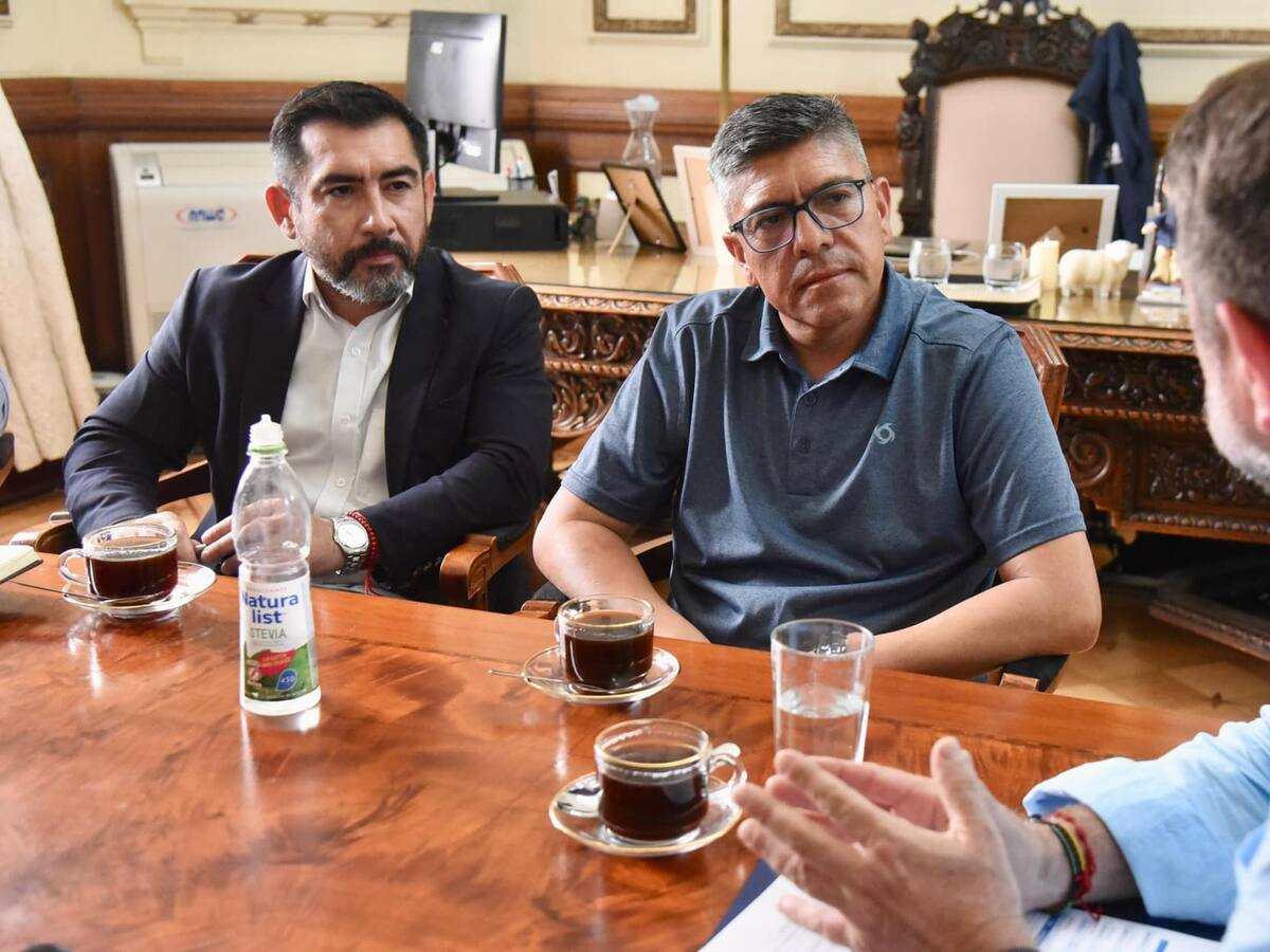 Auto se incendia frente a casa del alcalde electo de Cerrillos: pertenecería a una colaboradora