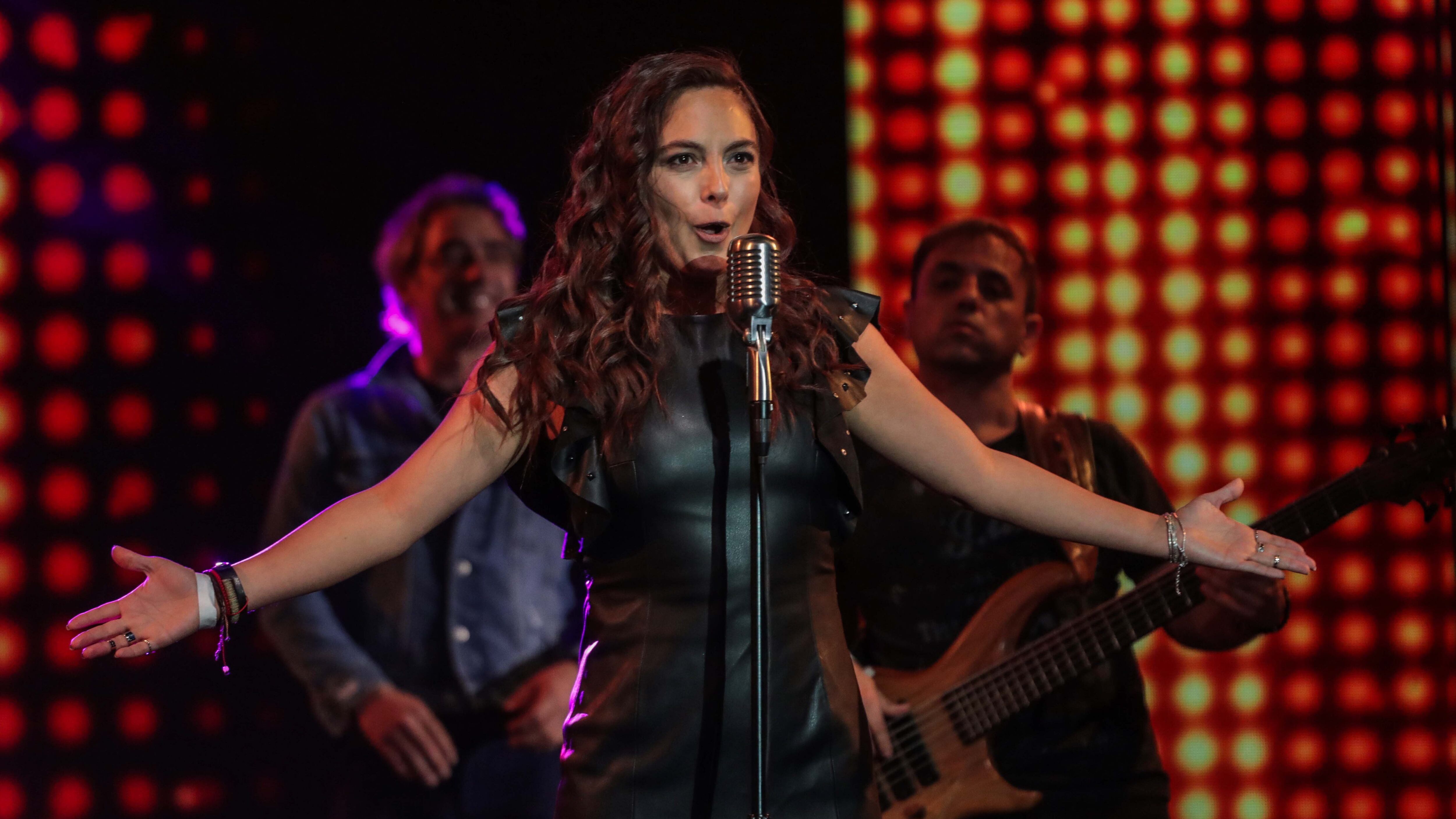 Ángeles Araya deslumbró con su voz en presentación para la Teletón