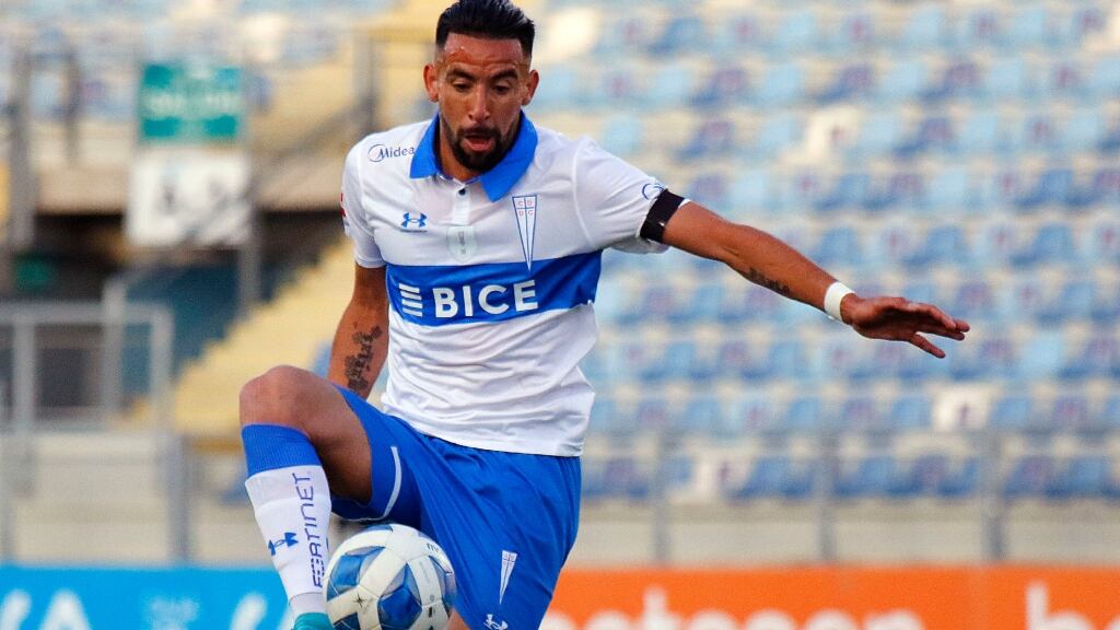 Mauricio Isla pide calma a sus compañeros en la UC: "Hay que tratar de no meternos mucho con el árbitro"