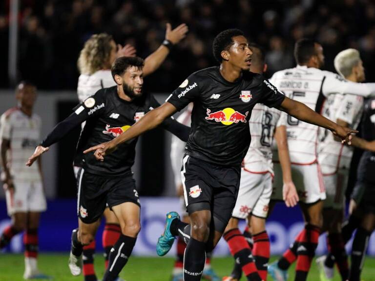 Bragantino masacró a Flamengo en el cierre de la undécima fecha del Brasileirao 2023