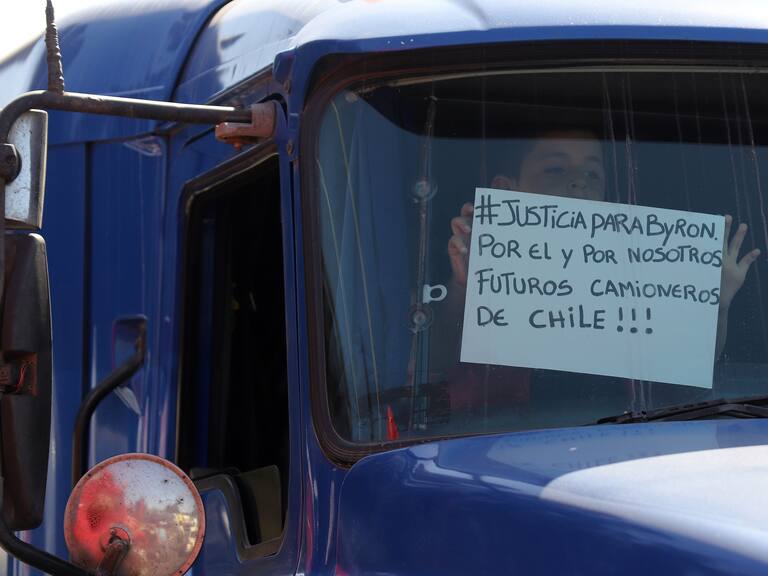 11 DE FEBRERO DE 2022/VALPARAISOAlrededor de 50 camiones bloquean parte de la Ruta 68 con el enlace con camino La Polvora, en protesta por el asesinado de un camionero en el norte del país.
FOTO: MANUEL LEMA OLGUIN/AGENCIAUNO